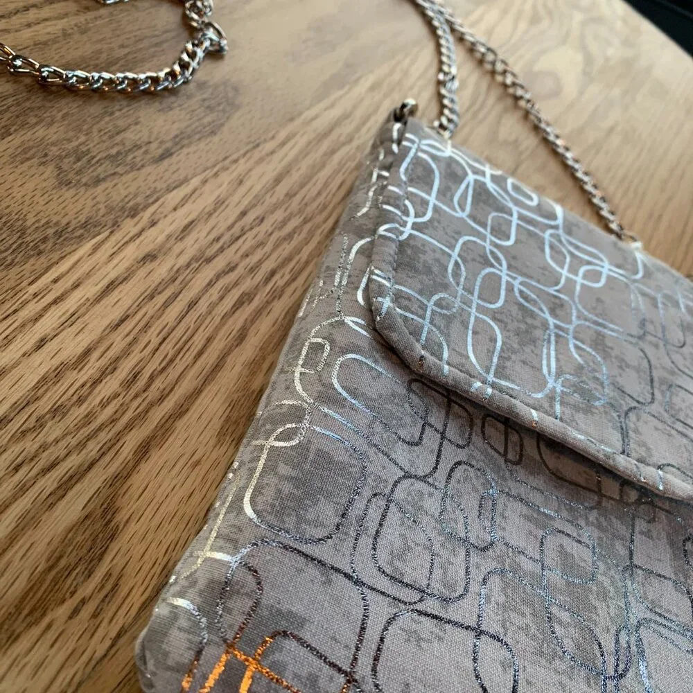 Handcrafted Grey/Silver Modern Metallic Crossbody Bag - NEW - Picture 5 of 8